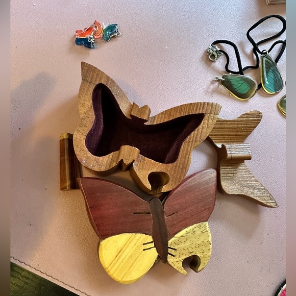 Wooden Butterfly Jewelry Box - Puzzle Form, with necklace & 2 pairs of earrings - Picture 7 of 10